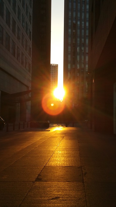 城市街景夕阳光影